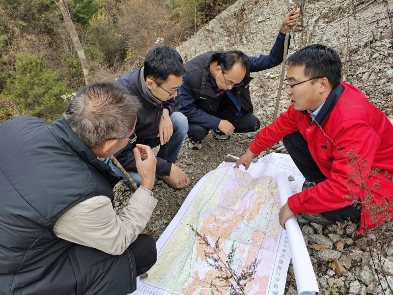 中国科学院广州地球化学研究所陈华勇研究员,梁华英研究员两位专家